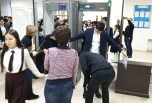 В нижнем белье проносили телефоны на ЕНТ актюбинские выпускники