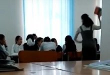 Учительница бросила учебник в школьника в Мангистауской области