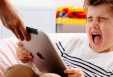 Психолог рассказала, как отвлечь ребенка от гаджета