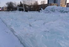 Подростки разгромили ледовый городок в центре Петропавловска
