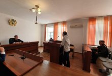 Офицер УСБ получил взятку в туалете здания полиции в Шымкенте