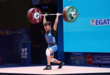 Казахстанский тяжелоатлет завоевал золото на международном турнире в Ташкенте