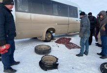 "Просили о помощи, но водители не остановились": микроавтобус с пассажирами застрял в Павлодарской области