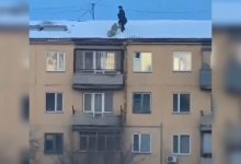 Сидел на краю крыши: отважные полицейские спасли поссорившегося с семьей карагандинца