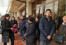 Тысячи узбекских студентов покидают казахстанские вузы. Зачем им это