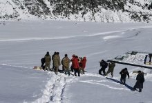 Обрушившаяся снежная лавина перекрыла автодорогу под Алматы