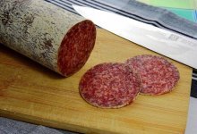 Кусок колбасы помог раскрыть кражу 12 миллионов тенге в Костанайской области