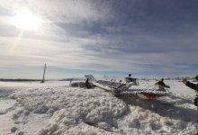 Совершивший аварийную посадку самолет потушили