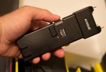 Российские полицейские убили парня, пытаясь разбудить его электрошокером