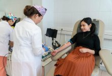 Волонтеры Нур-Султана ко Дню благодарности сдали более 30 литров крови