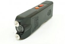 В России охранникам на транспорте разрешили электрошокеры