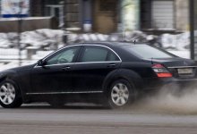 "Шел дождь, я забрал жену с работы". В ЗКО чиновника наказали за использование служебного авто