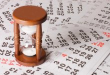 Решение изменить порядок работы госслужащих в праздники пояснил пресс-секретарь Токаева