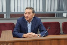 Экс-премьеру Серику Ахметову сократили срок на полтора месяца