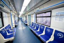 Облизавшего поручни в метро мужчину задержали полицейские Мюнхена