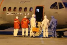 Казахстанцев с детьми эвакуировали из Кыргызстана на военном самолете