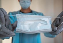 Маски бесплатно раздают прохожим в трех городах Казахстана