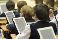 Компьютеры и планшеты начали раздавать школьникам в Карагандинской области
