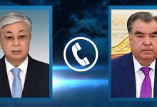 Президент Таджикистана поблагодарил Токаева за гуманитарную помощь