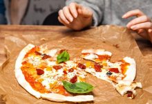 Курьер в Экибастузе плюнул в пиццу клиента. Его задержала полиция