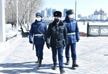 Житель Нур-Султана покусал полицейского и военнослужащего