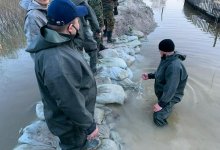 На высокопроходимой технике доставляют продукты в микрорайон Петропавловска