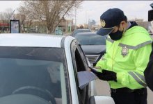 Полицейские и работники госорганов заразились коронавирусом на блокпостах в Актобе