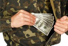 За "крышевание" бизнеса задержали командира войсковой части в Алматинской области