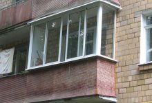 В Алматы мужчина перелез через балкон и переполошил жильцов криками: «пусть уйдет»