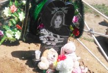 Карагандинцы благоустроили могилу жестоко убитой трехлетней девочки