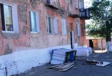 Балкон рухнул вместе с жильцами квартиры в Карагандинской области