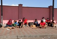 Прожившие больше двух месяцев на границе Казахстана 230 таджиков выехали на родину