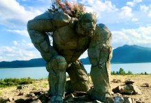 В Бурабае установили скульптуру «Хранитель леса»