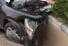 Школьник протаранил акимат на новой машине, подаренной на выпускной