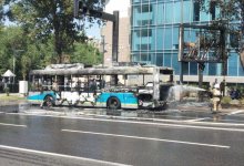 Пассажирский автобус сгорел в центре Алматы