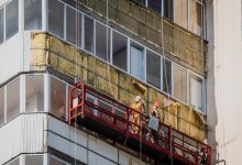 В Нур-Султане отремонтируют аварийные дома, с которых сыпется плитка