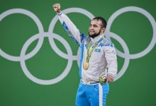 В федерации ответили на заявление тяжелоатлетов о невыплате зарплаты