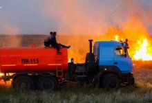 Третьи сутки тушат пожар на мусорном полигоне в Алматинской области