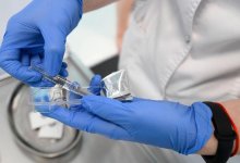 В России изобрели вакцину от коронавируса. Ее уже ввели первым добровольцам