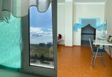 Заколоченные гвоздями окна, рваное белье: астанчанка пожаловалась на условия в больнице