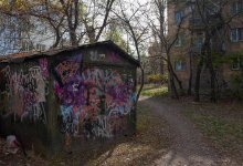 В Алматы сносят старые гаражи во дворах многоэтажек