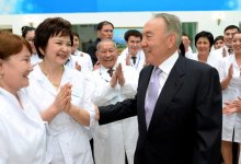Бауыржан Байбек поблагодарил медработников за беззаветное служение людям