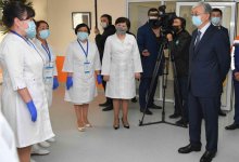 Токаев поздравил казахстанских медработников с праздником