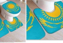 Туалетные коврики и шторки для ванн с флагом Казахстана продают на Amazon