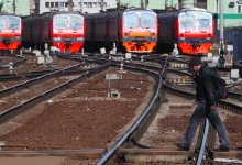 Электропоезд сбил пьяного мужчину с маленьким ребенком в Караганде