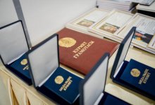 В Нур-Султане медработникам вручили госнаграды ко Дню столицы