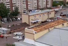Ураган в Караганде: мужчину ранило упавшим куском шифера