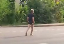 По Алматы гуляет человек с копьем