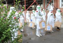 Продуктовые пакеты вручили врачам Тараза активисты Nur Otan