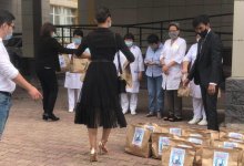 Корзины с продуктами вручили столичным врачам партийцы Nur Otan  